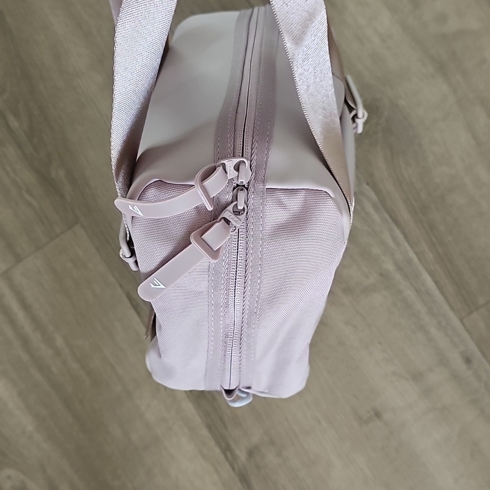 Gymshark Everyday Mini Holdall Pink - Picture 2 of 8